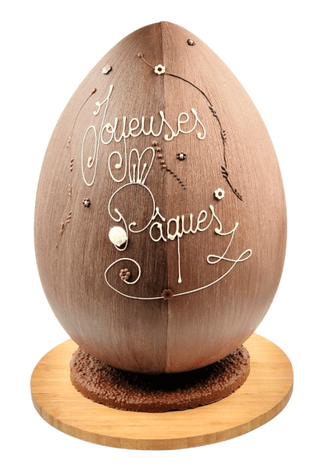 Gros œuf décoré